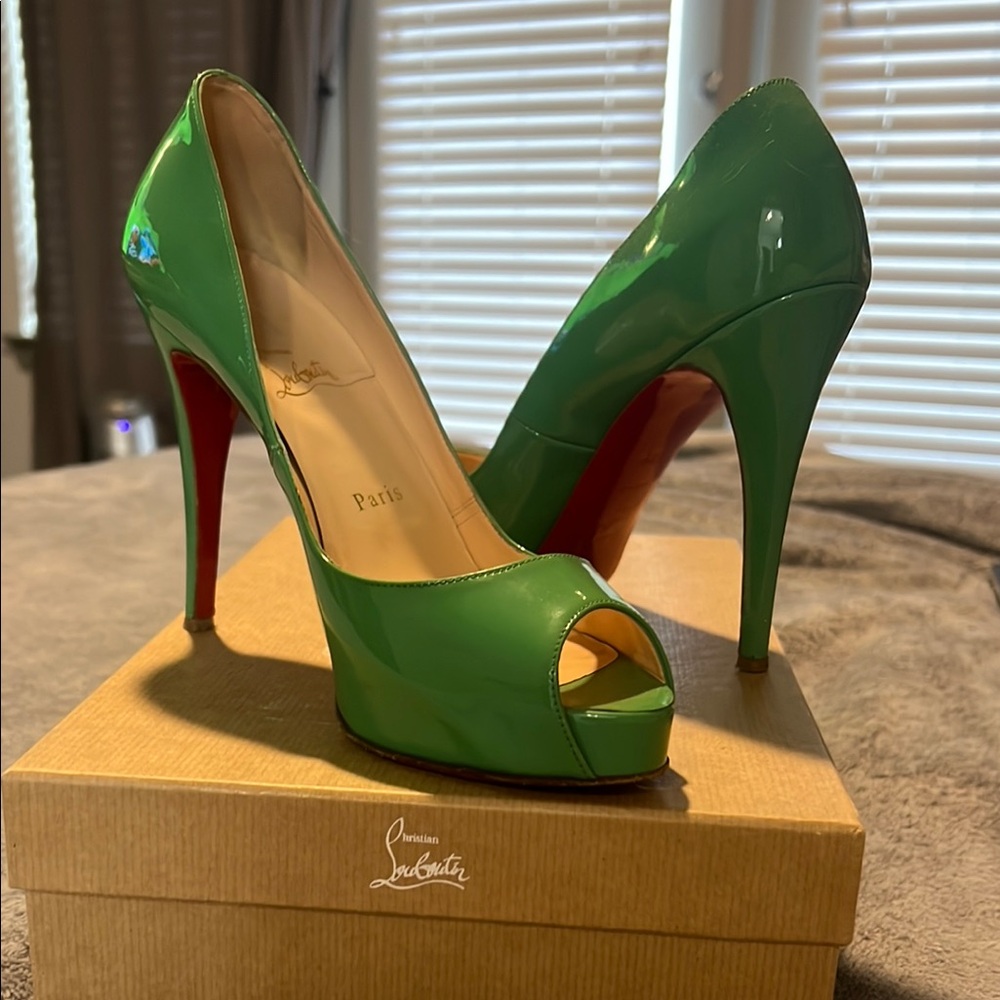 Christian Louboutin Turquoise / Green Stiletto Heels with Red Sole 39